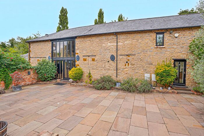5 Bedroom Barn Conversion For Sale In Newport Road, New Bradwell, MK13
