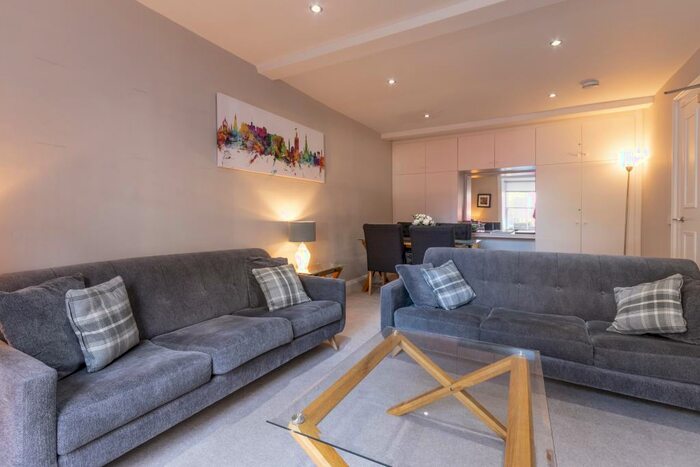 3 Bedroom Flat To Rent In Dundonald Street Edinburgh United Kingdom, EH3