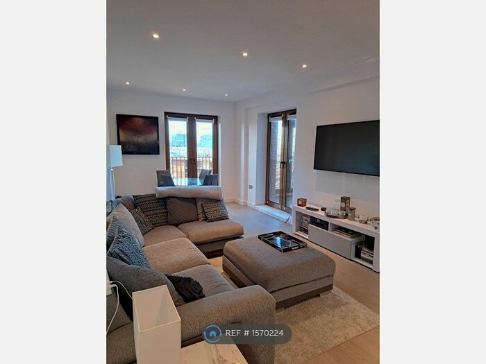 2 Bedroom Flat To Rent In Ziggurat House, St. Albans, AL1