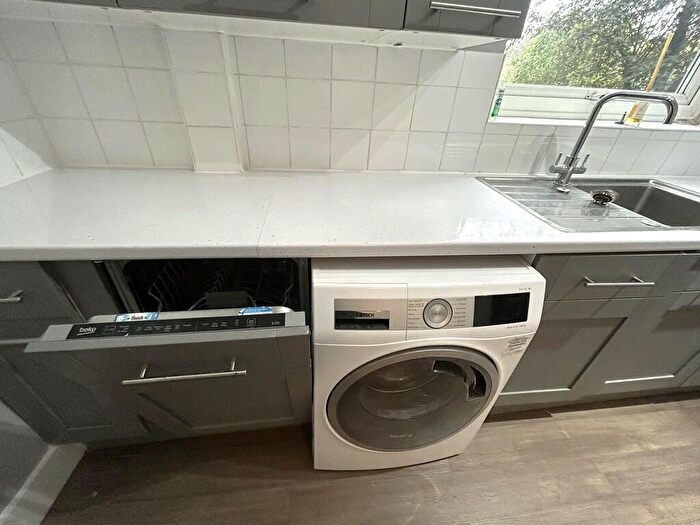 2 Bedroom Apartment To Rent In Grosvenor Road, Wanstead, London, E11