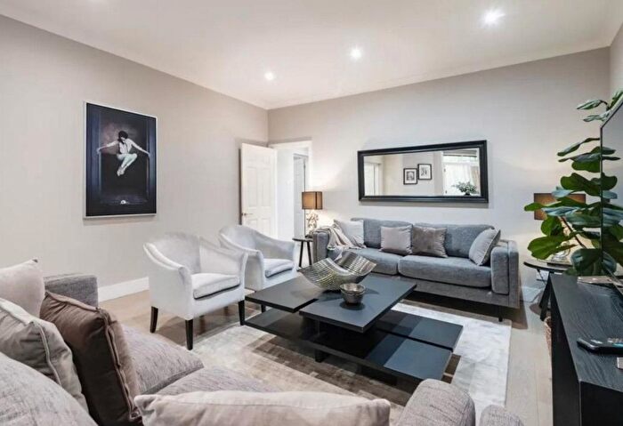 3 Bedroom Flat To Rent In Fitzjohns Avenue, London, NW3