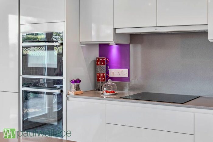 2 Bedroom Detached Bungalow For Sale In North Street, Nazeing, Waltham Abbey, EN9
