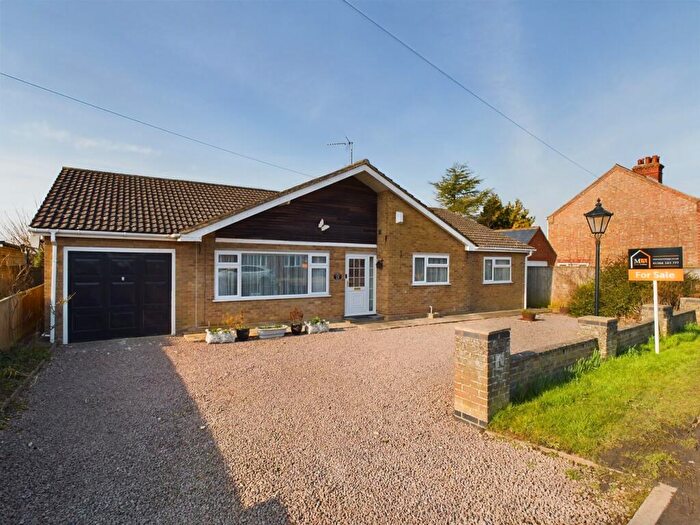3 Bedroom Detached Bungalow For Sale In Hollycroft Road, Emneth, Wisbech, PE14