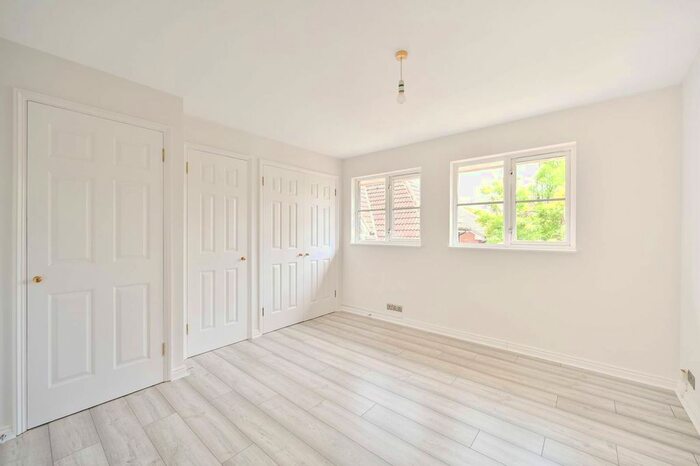 2 Bedroom End Of Terrace House To Rent In Autumn Drive, Sutton, SM2