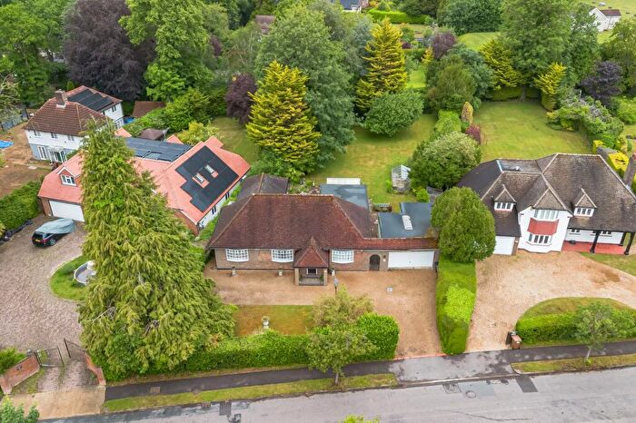 3 Bedroom Detached House For Sale In Hollymead Road, Chipstead, CR5