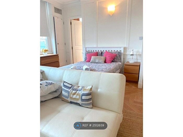 Studio To Rent In Danbury Street, London, N1