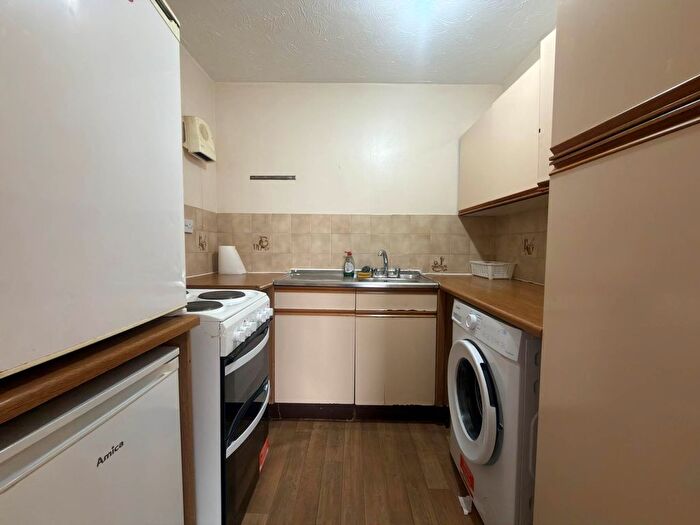 Studio To Rent In Mahon Close, Enfield, EN1