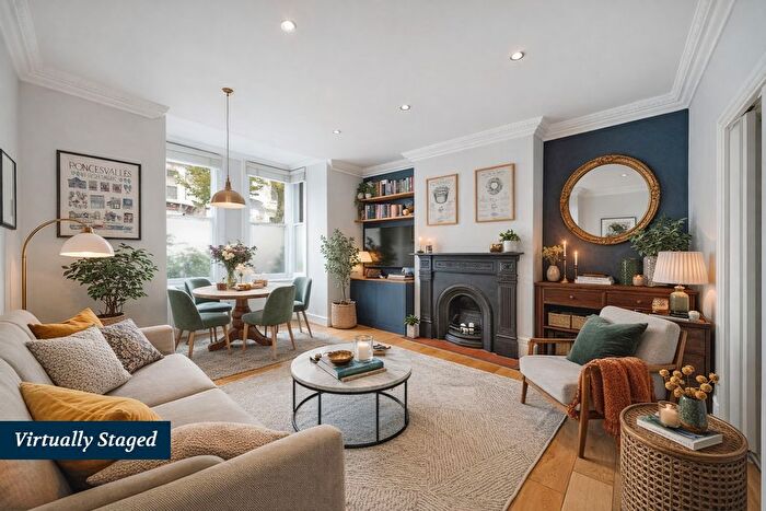 2 Bedroom Flat For Sale In Gascony Avenue, West Hampstead, NW6