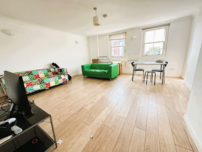 2 Bedroom Flat To Rent In Brixton Road, London, SW9