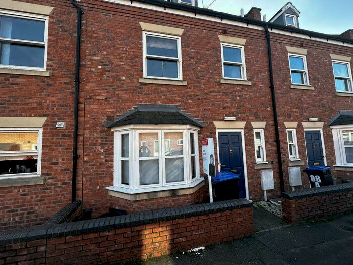 6 Bedroom House To Rent In New Street, CV31