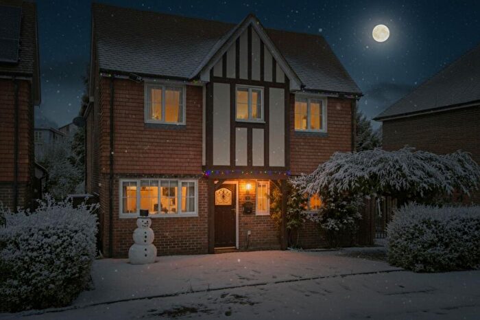 4 Bedroom Detached House For Sale In College Avenue, Maidstone, ME15