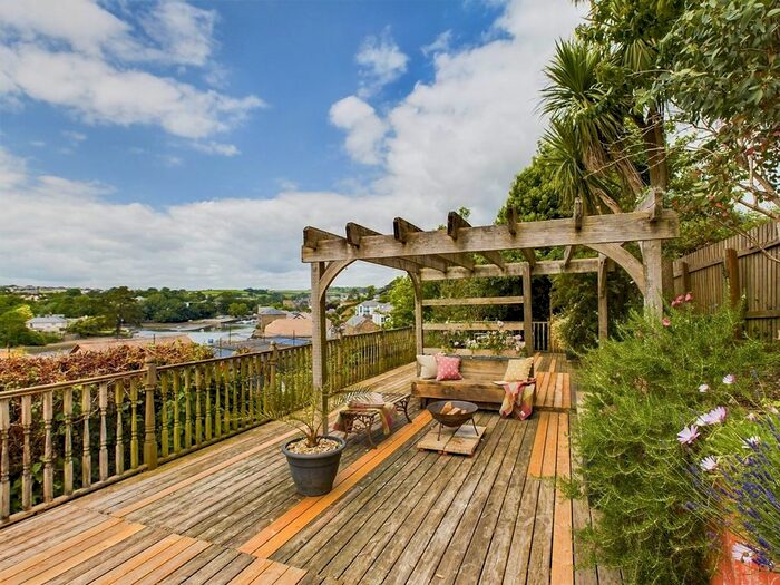 2 Bedroom Flat For Sale In Embankment Road, Kingsbridge, TQ7