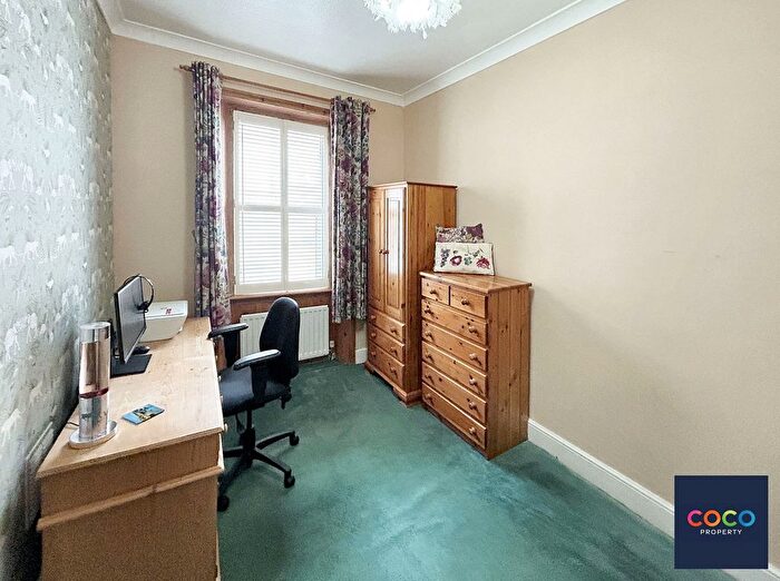 5 Bedroom End Of Terrace House For Sale In Albion Crescent, Portland, DT5