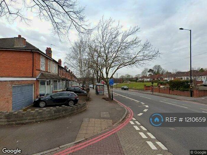 3 Bedroom Semi-Detached House To Rent In Stratford Road, Hall Green, Birmingham, B28
