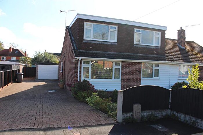 3 Bedroom Semi-Detached Bungalow For Sale In Hope Avenue, Mickleover, Derby, DE3