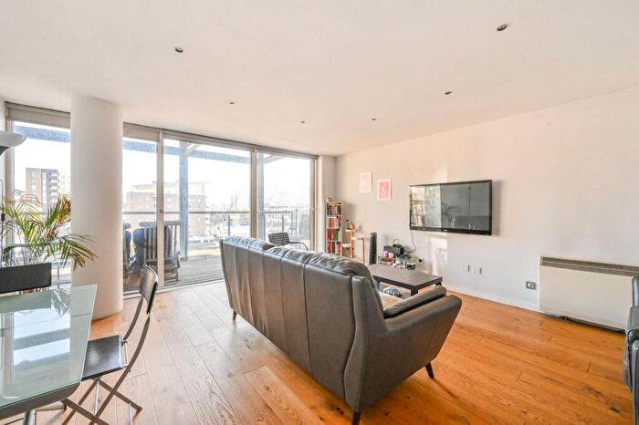 3 Bedroom Flat To Rent In Branch Road, Limehouse, London, E14