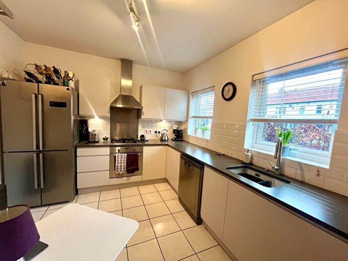 2 Bedroom Flat To Rent In Cavendish Road, Manchester, M20