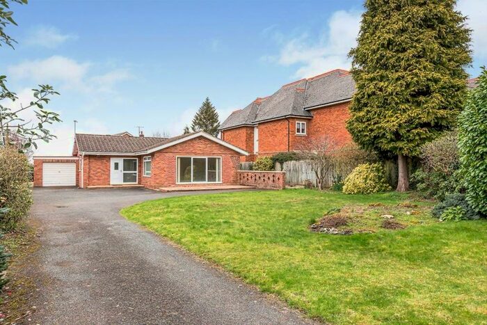 2 Bedroom Detached Bungalow To Rent In College Road, Bromsgrove, B60