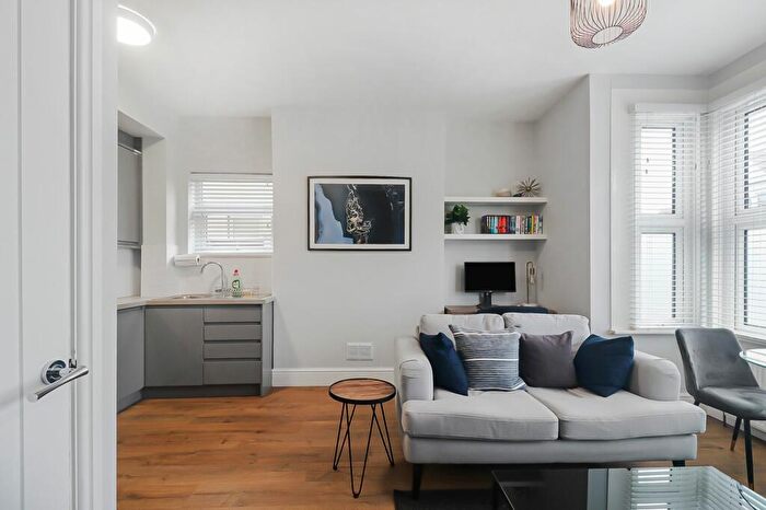 1 Bedroom Flat To Rent In Elderton Road, Westcliff-On-Sea, SS0