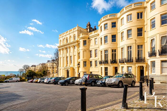 2 Bedroom Flat For Sale In Brunswick Place, Hove, BN3