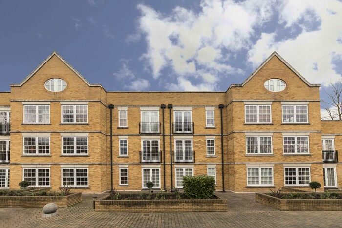1 Bedroom Flat To Rent In Twickenham Road, Isleworth, TW7