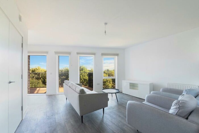 3 Bedroom Apartment To Rent In Newham London, E16