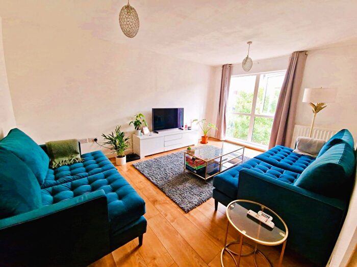 2 Bedroom Flat To Rent In Limerick Close, Clapham South, London, SW12