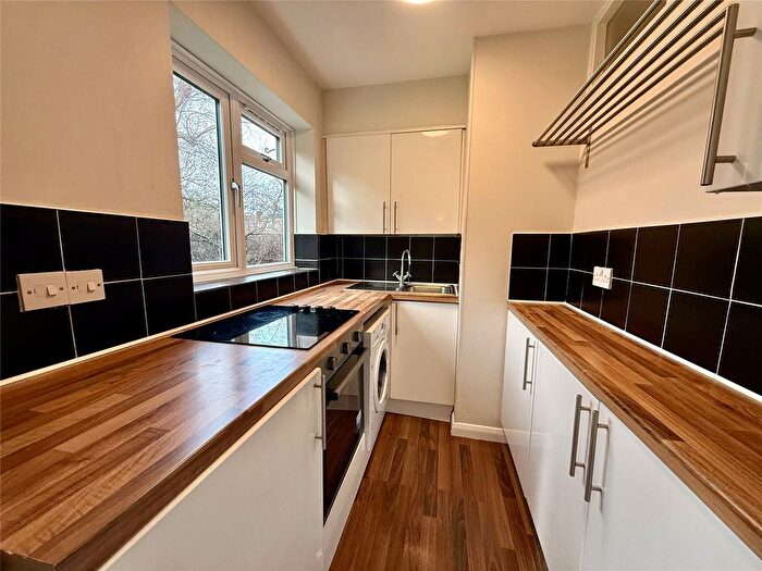 1 Bedroom Flat To Rent In St. Andrew's Square, Surbiton, KT6