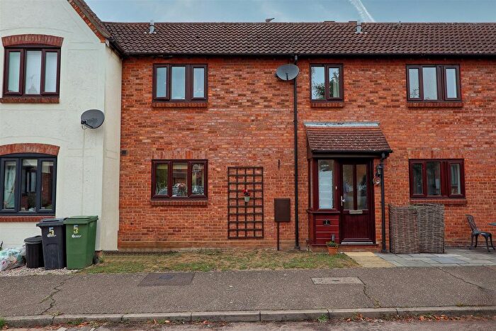 2 Bedroom Property For Sale In Harvest Court, Feering, CO5