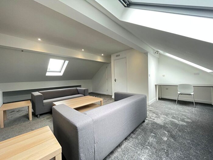 4 Bedroom Detached House To Rent In Diggery Close, Woodhall Drive, Kirkstall, Leeds, LS5