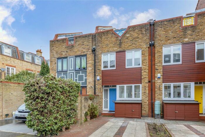 3 Bedroom Detached House To Rent In Tabor Grove, Wimbledon, SW19