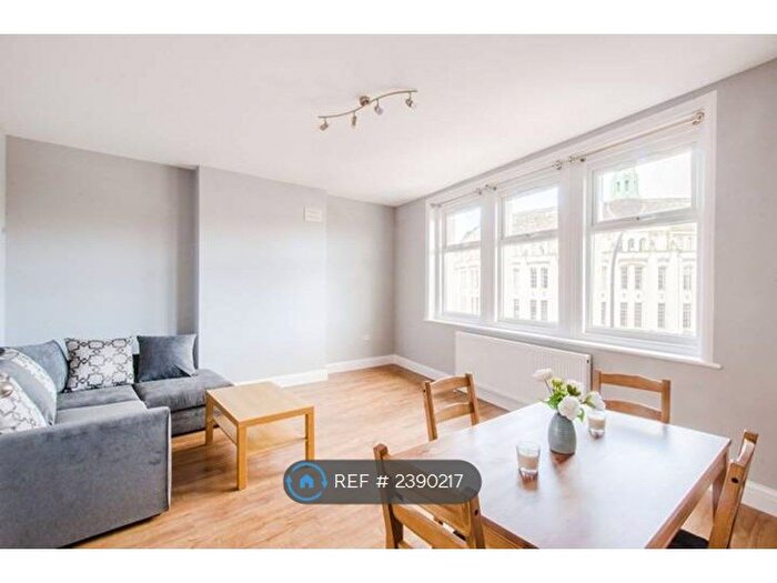 3 Bedroom Flat To Rent In Rushey Green, London, SE6