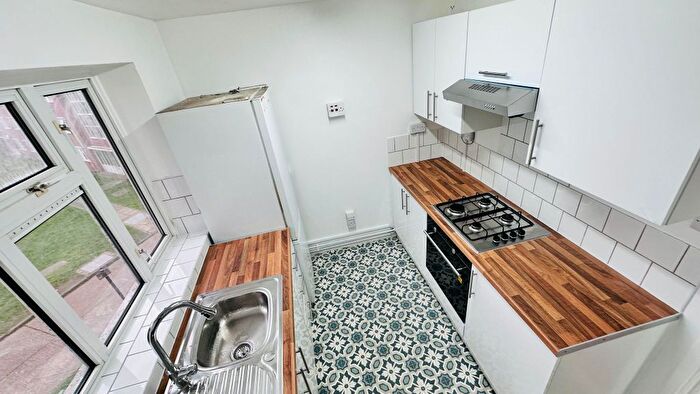 3 Bedroom Flat To Rent In Ilford Lane, Ilford, IG1