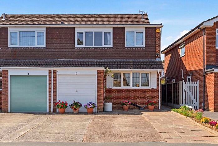 4 Bedroom Semi-Detached House For Sale In First Avenue, Billericay, CM12