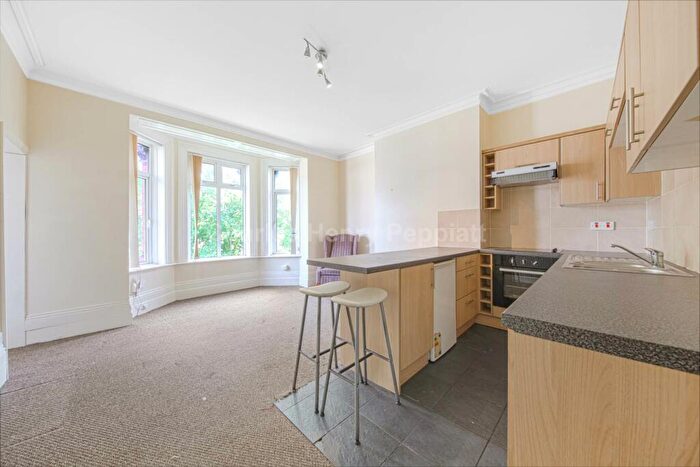 1 Bedroom Apartment To Rent In Windmill Hill, Enfield Chase, EN2