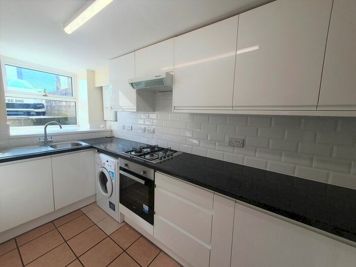 2 Bedroom Flat To Rent In Dartmouth Road, Paignton, TQ4