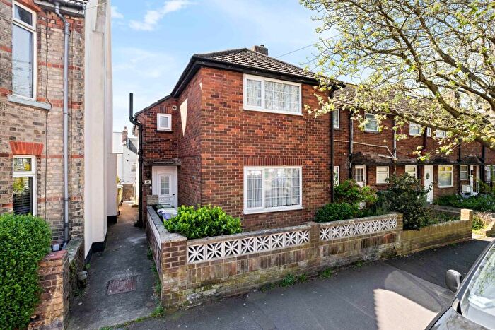 3 Bedroom End Of Terrace House For Sale In Warren Road, Folkestone, CT19