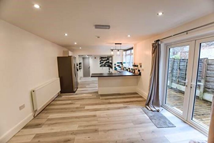 6 Bedroom Semi-Detached House To Rent In Snowdon Road, Eccles, M30