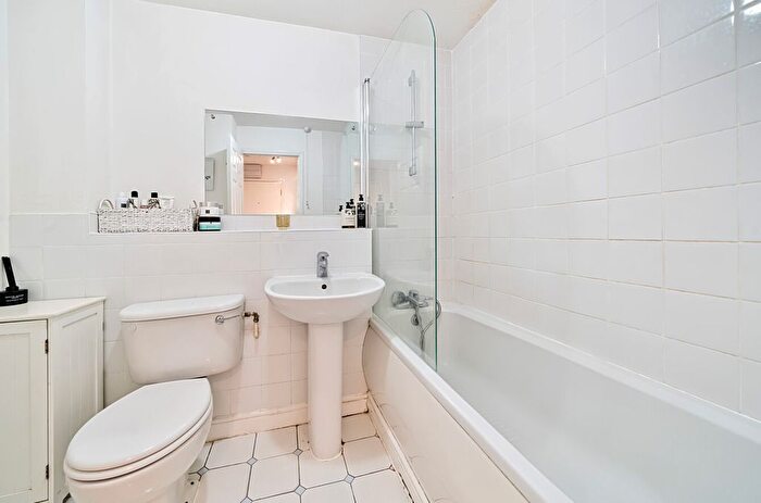 1 Bedroom Flat For Sale In Philips Close, Carshalton, SM5