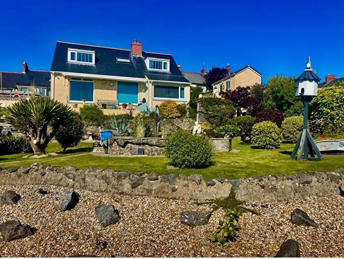 4 Bedroom Detached Bungalow For Sale In Queens Parade, Tenby, SA70