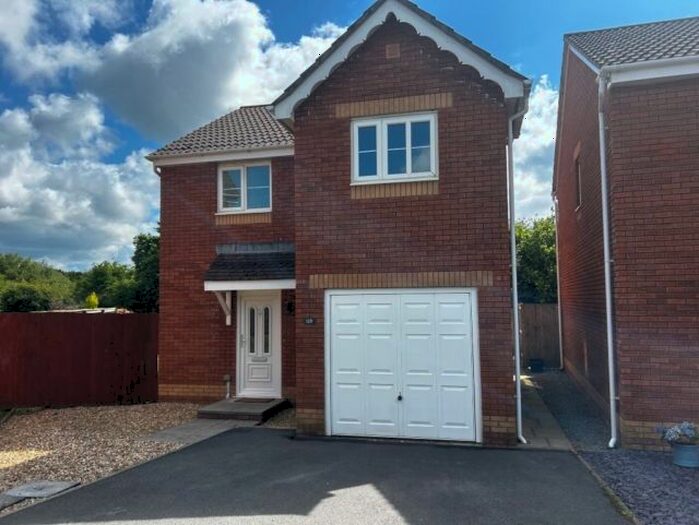 3 Bedroom Property To Rent In Pant Bryn Isaf, Llwynhendy, Llanelli, SA14