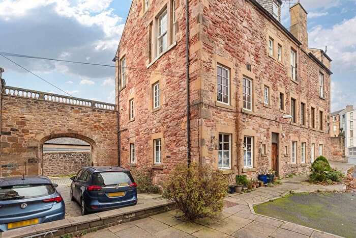 2 Bedroom Flat For Sale In Boroughloch, Newington, Edinburgh, EH8