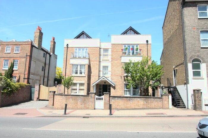 2 Bedroom Flat To Rent In Cricketers Mews, East Hill, London, SW18