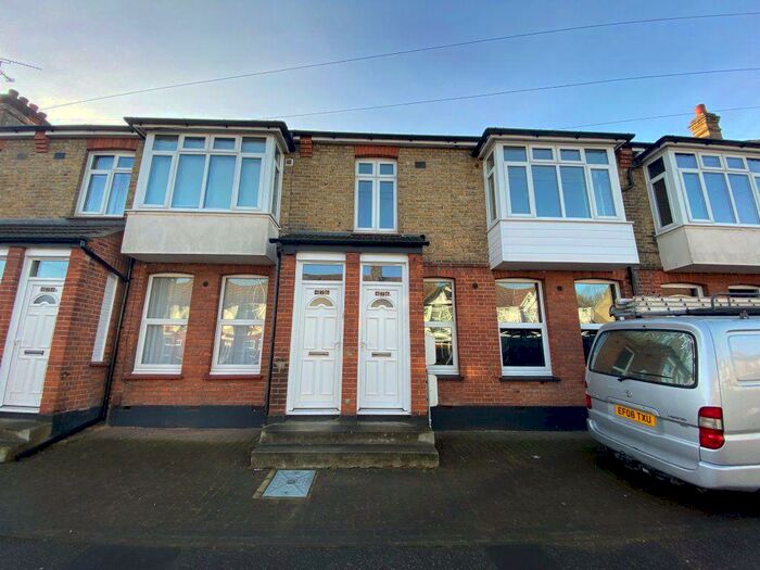 2 Bedroom Flat To Rent In Fairfax Drive-westcliff, SS0