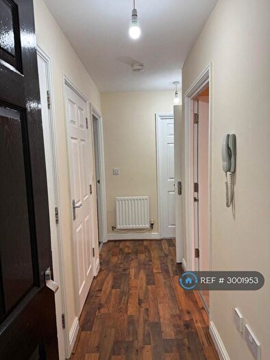 2 Bedroom Flat To Rent In Piper Way, Ilford, IG1