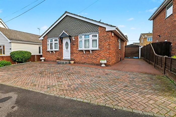 2 Bedroom Detached Bungalow For Sale In Hannett Road, Canvey Island, SS8