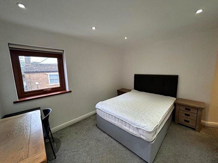 2 Bedroom Flat To Rent In Cross Chapel Street, Leeds, LS6