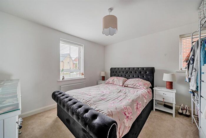 2 Bedroom Apartment For Sale In Rawlings Close, Compass Point, Swanage, BH19 - Photo 4