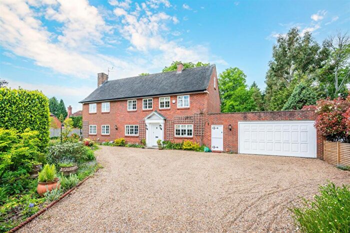 5 Bedroom Detached House For Sale In Wonford Close, Walton On The Hill, KT20