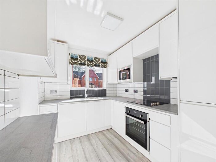 2 Bedroom Flat To Rent In Redoubt Close, Hitchin, Hertfordshire, SG4